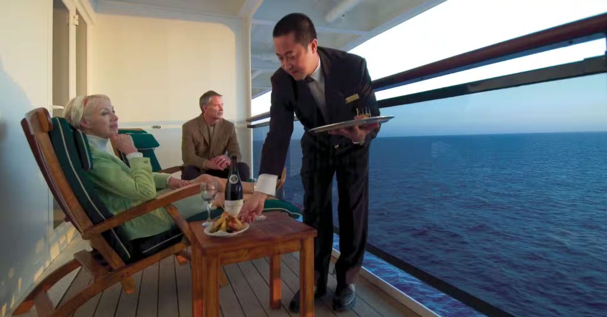 how much do cruise ship workers make