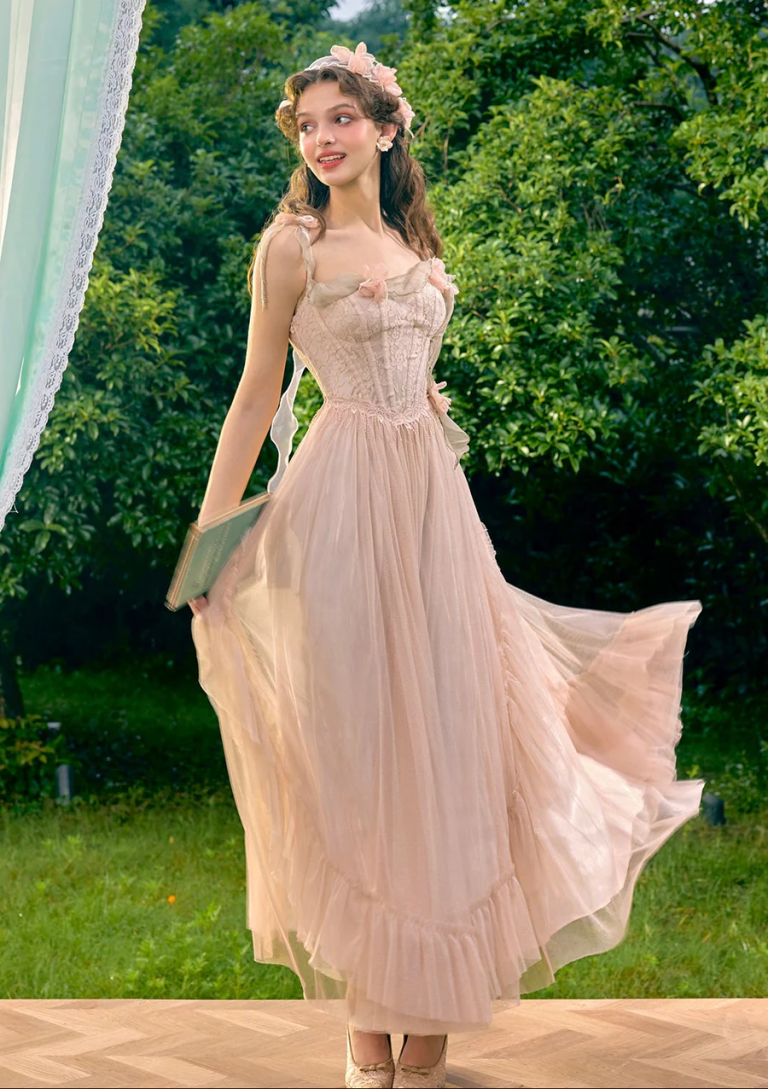 Redefining the Gala Entrance: The Impact of a Sculptured Whimsical Corset Dress